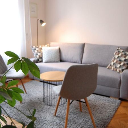Apartment In The Heart Of Praga Esterno foto