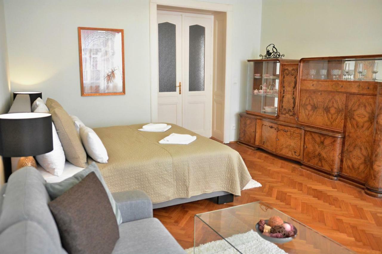 Apartment In The Heart Of Praga Esterno foto