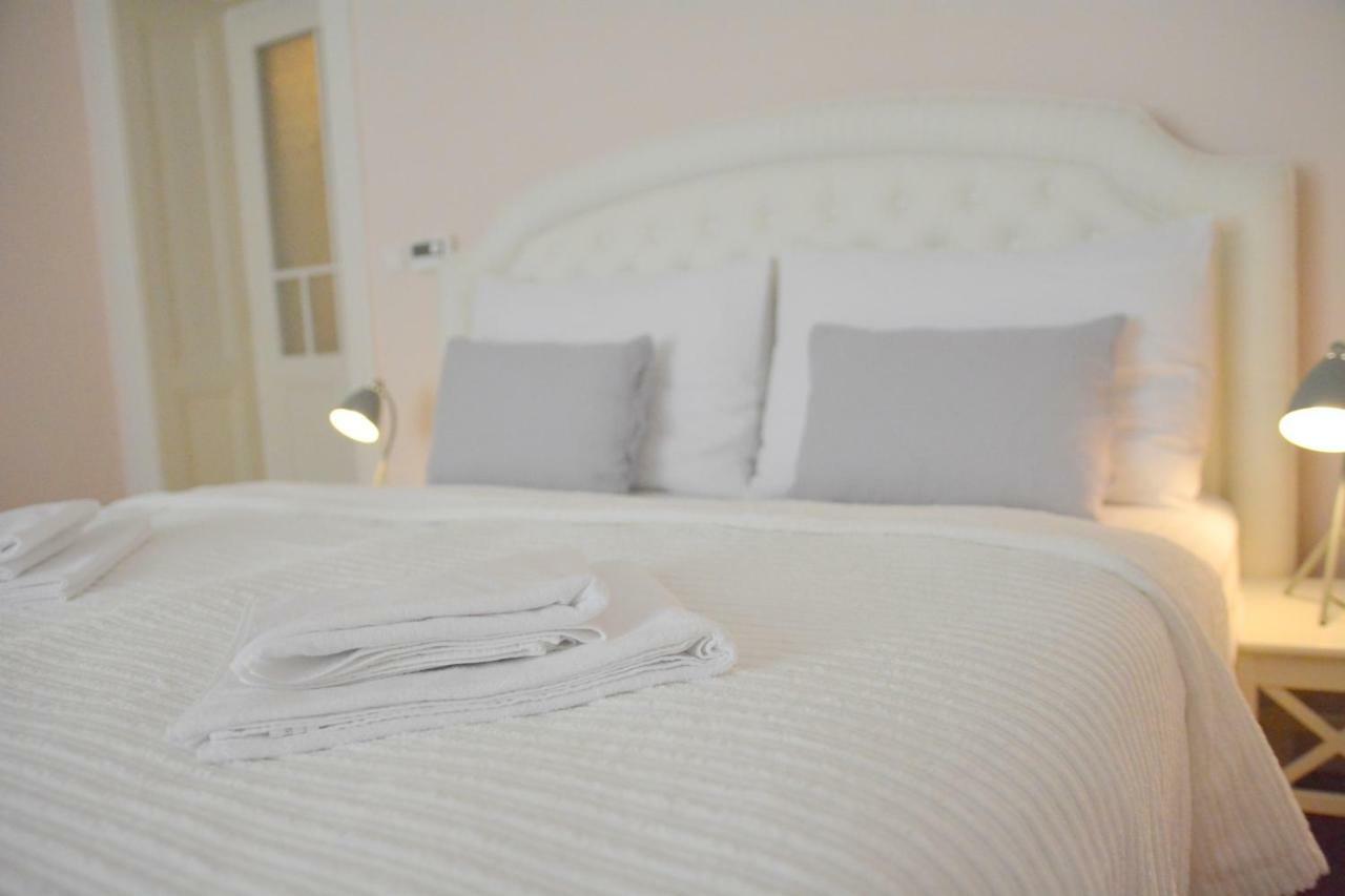 Apartment In The Heart Of Praga Esterno foto