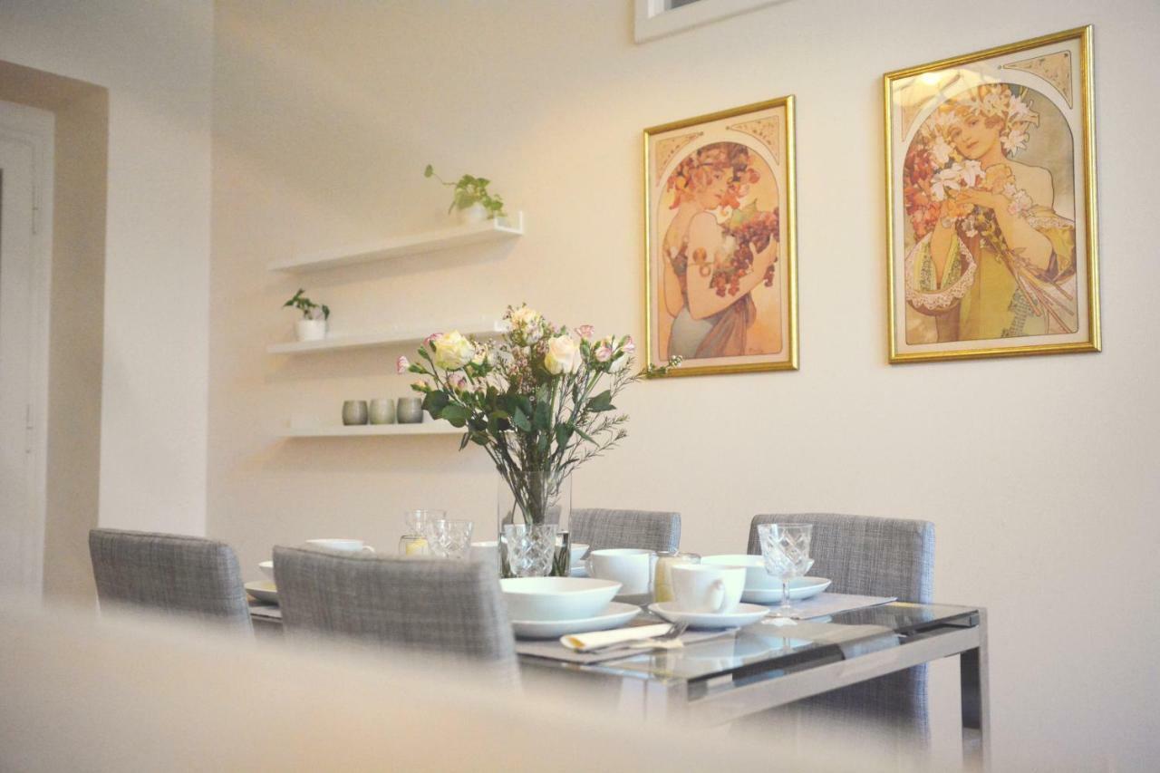 Apartment In The Heart Of Praga Esterno foto