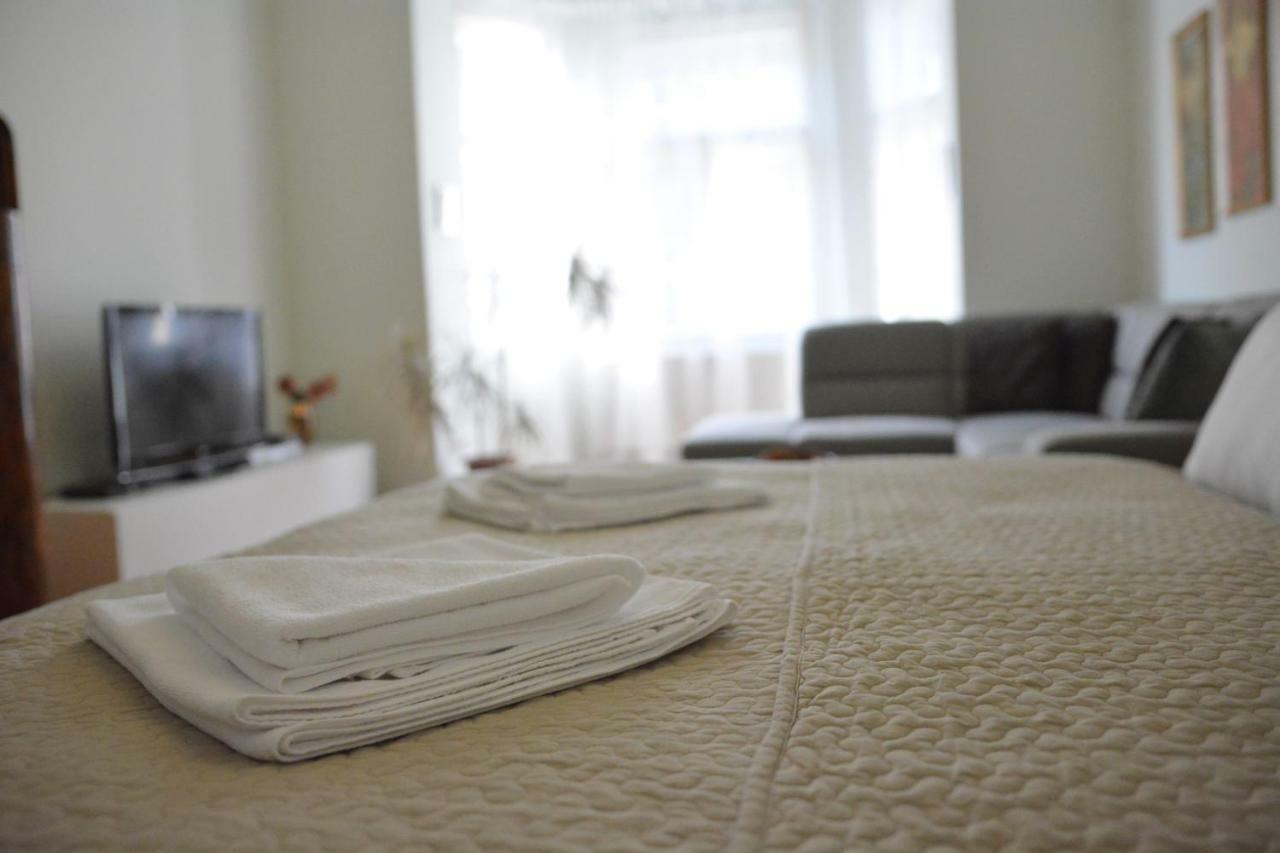 Apartment In The Heart Of Praga Esterno foto