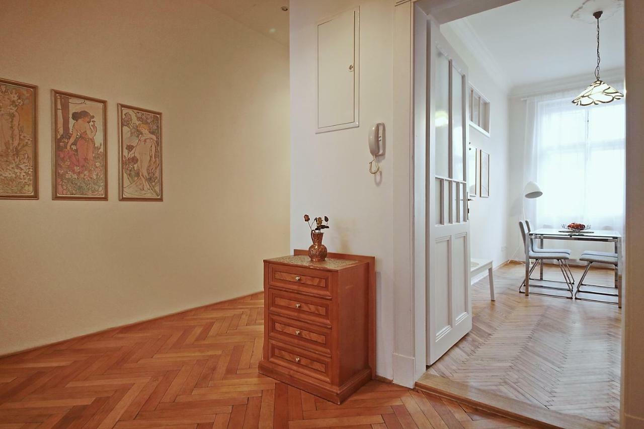 Apartment In The Heart Of Praga Esterno foto