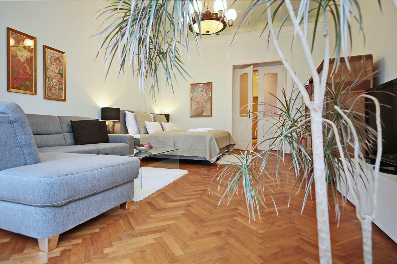 Apartment In The Heart Of Praga Esterno foto