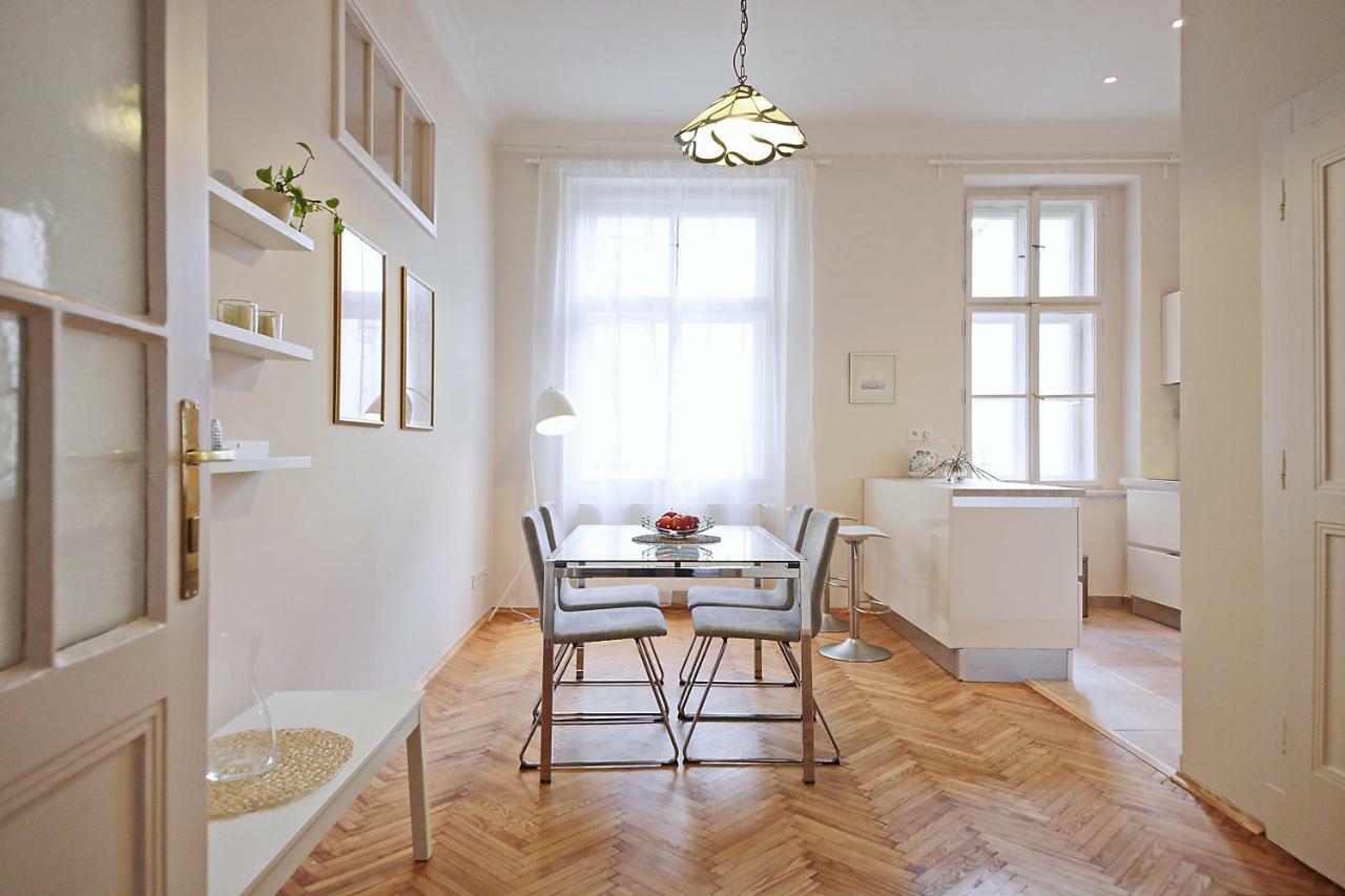 Apartment In The Heart Of Praga Esterno foto